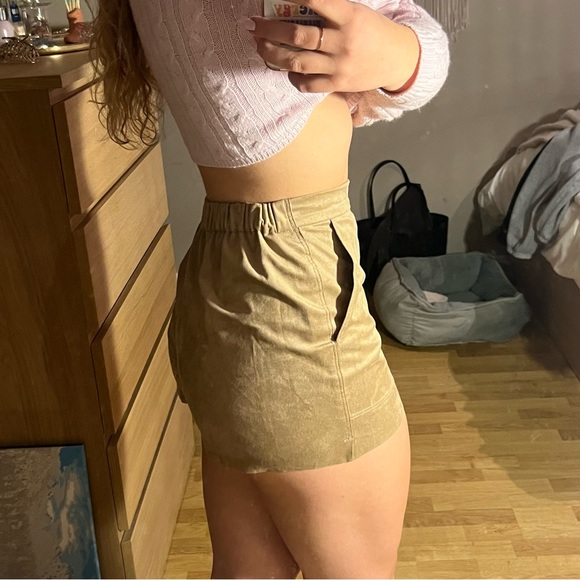 Aritzia Wilfred boissier short in camel - Picture 2 of 7